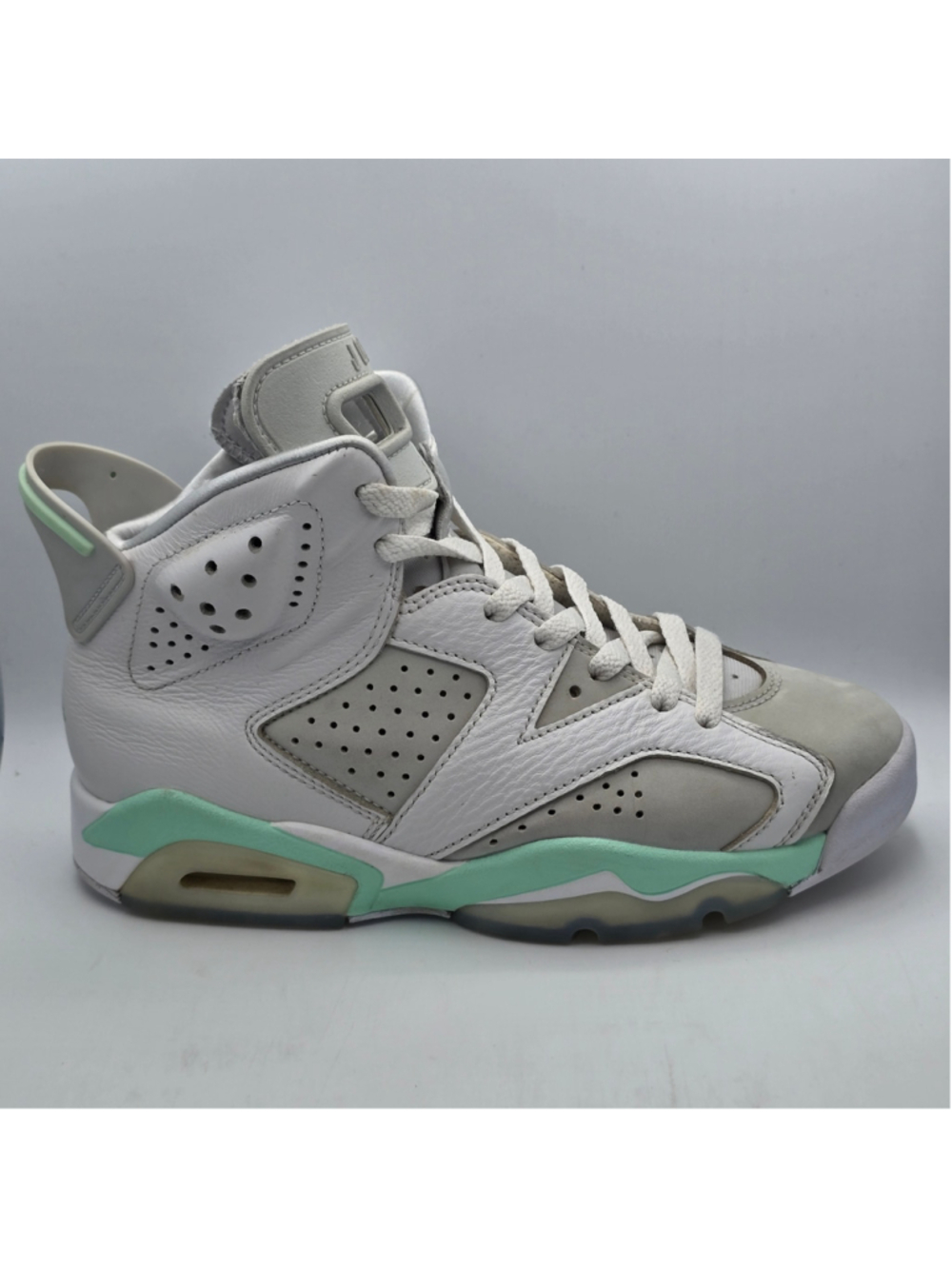 Nike Air Jordan 6 Mint Foam Size 6 Women’s